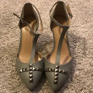 Cross stud heels